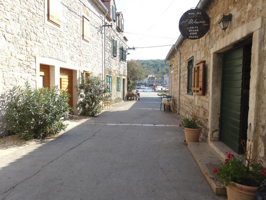 D House Authentic Zlarin House, Relaxing Courtyard And Terrace Exterior foto