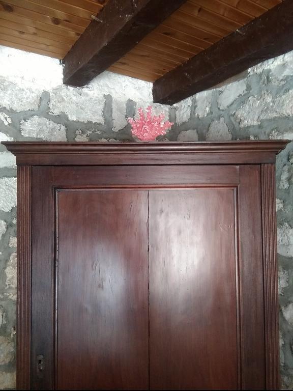 D House Authentic Zlarin House, Relaxing Courtyard And Terrace Quarto foto