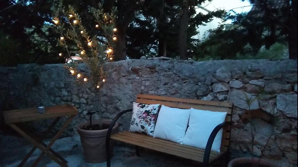 D House Authentic Zlarin House, Relaxing Courtyard And Terrace Quarto foto