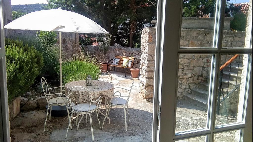 D House Authentic Zlarin House, Relaxing Courtyard And Terrace Quarto foto